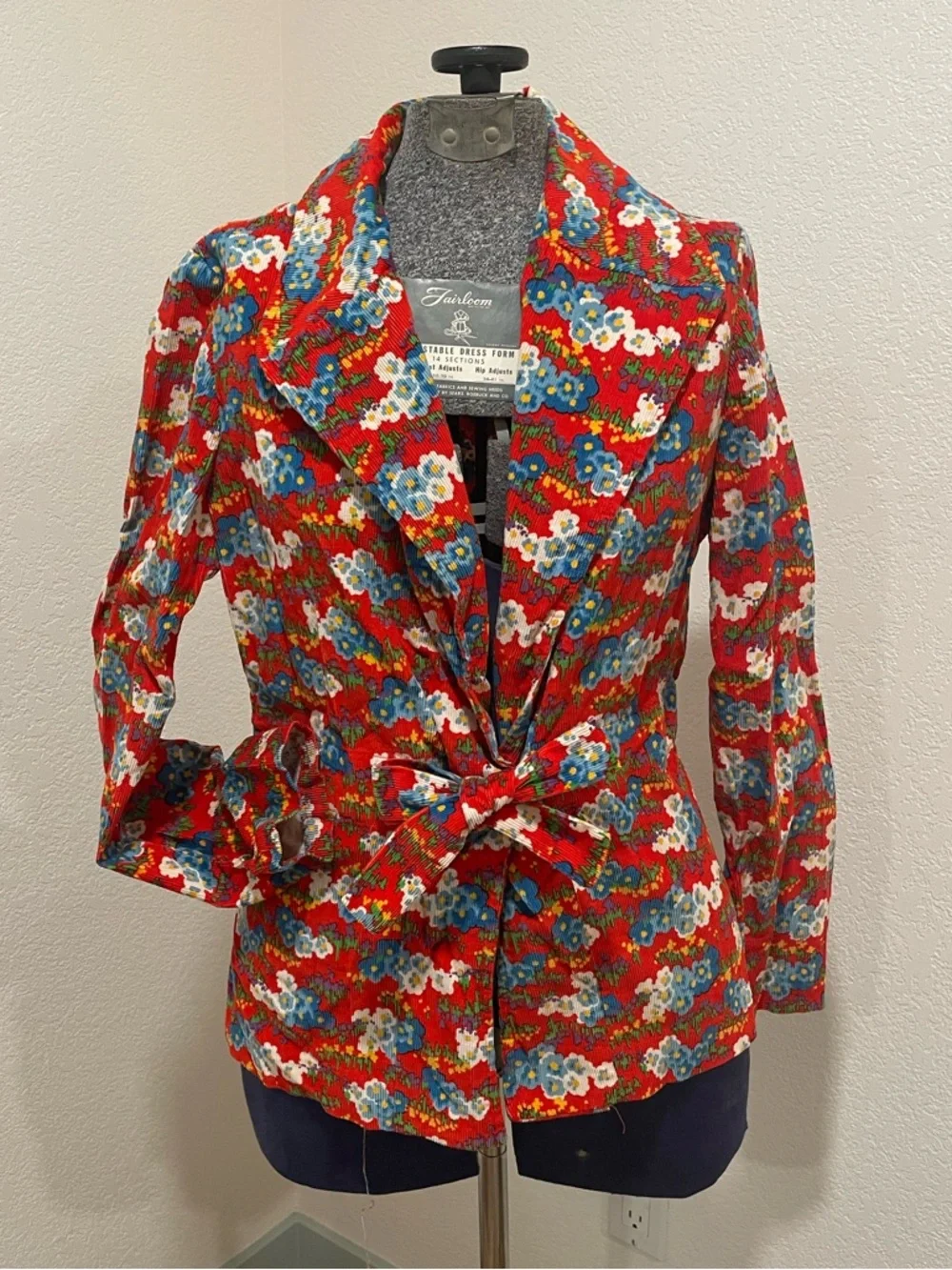 RARE VINTAGE Red Floral Tie-Waist Corduroy Jacket c. 60s/70s - Picture 1 of 6